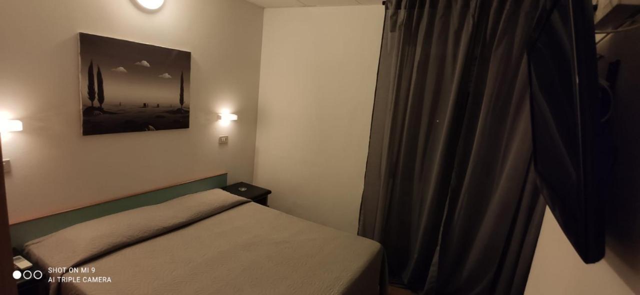Hotel Orlov Rimini Exteriér fotografie