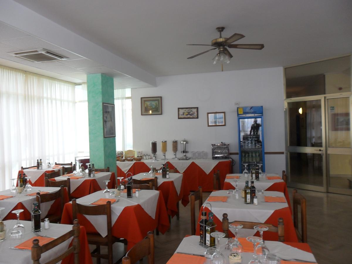Hotel Orlov Rimini Exteriér fotografie